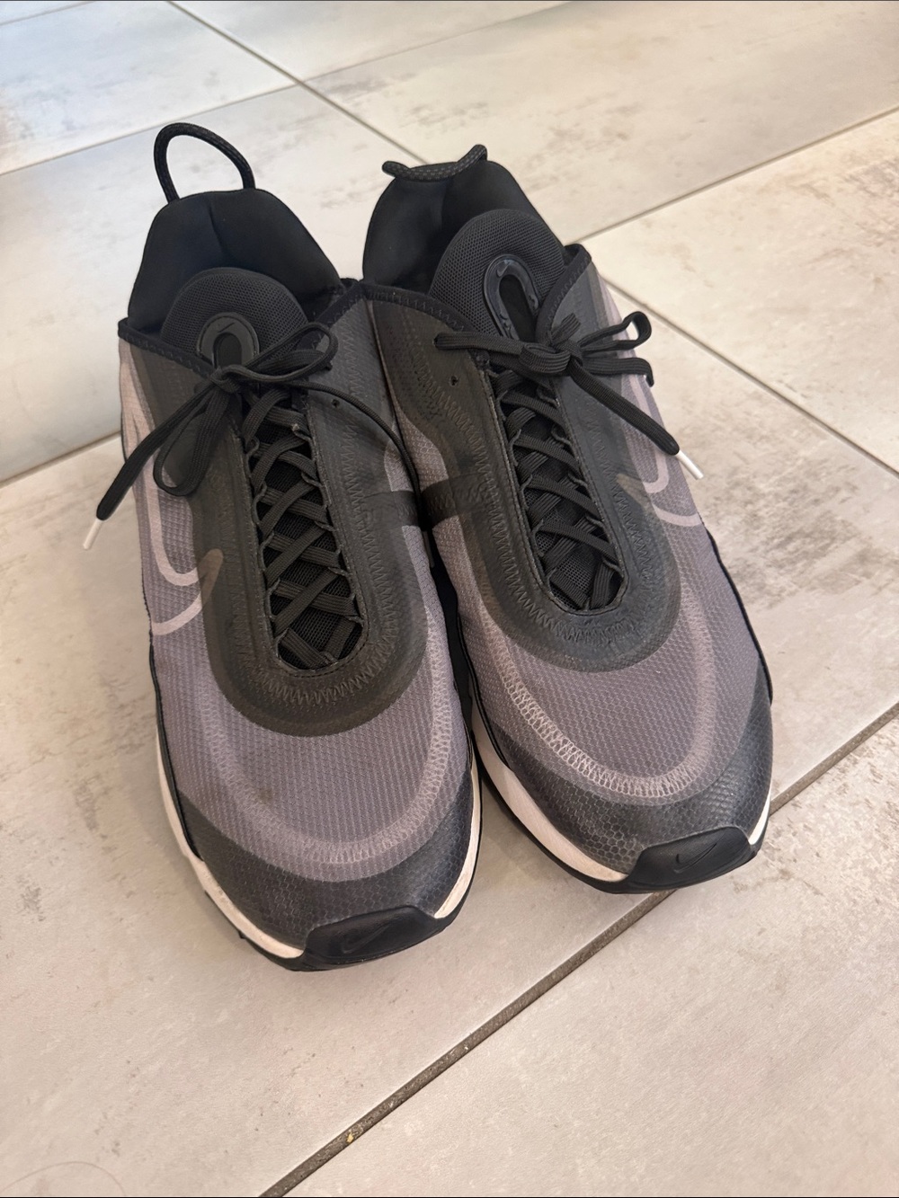 Nike Men's Gray and Black Sneakers - Streamlined Runner
